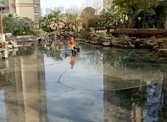 梁子湖景观池淤泥清理