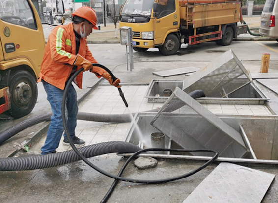 梁子湖隔油池清理